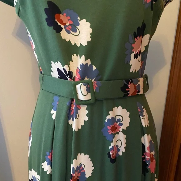 Beautiful Green Boden Knit dress - Picture 3 of 8